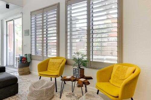 Modern Gem w/ Fire Pit: 3 Mi to Goodyear Ballpark!, Goodyear (foto 6)