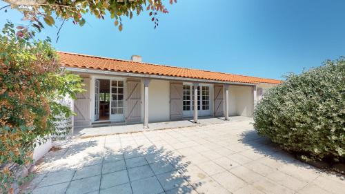 4 bedrooms, 5 beds
