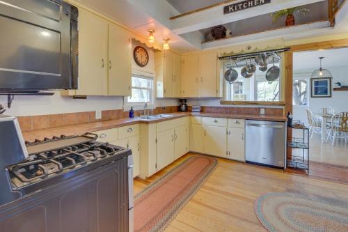 Accommodating Cabin 8 Miles to Mount Rushmore - image 10