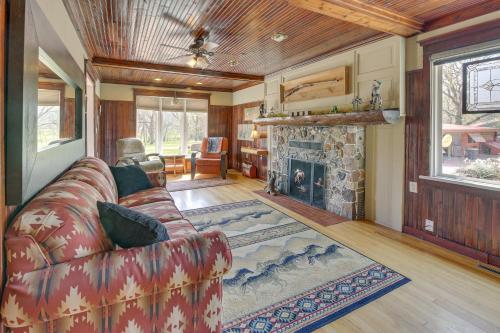 Accommodating Cabin 8 Miles to Mount Rushmore - image 3