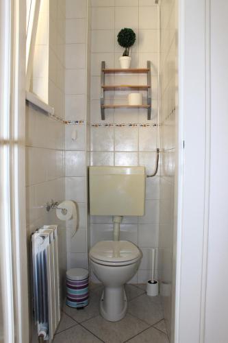 M&M Apartment - image 10