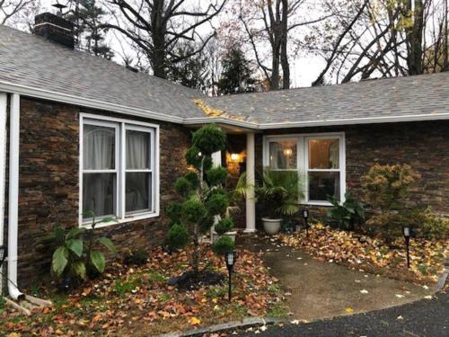 4 Bedroom House-- perfect for families, near the beach! in Glen Cove, USA