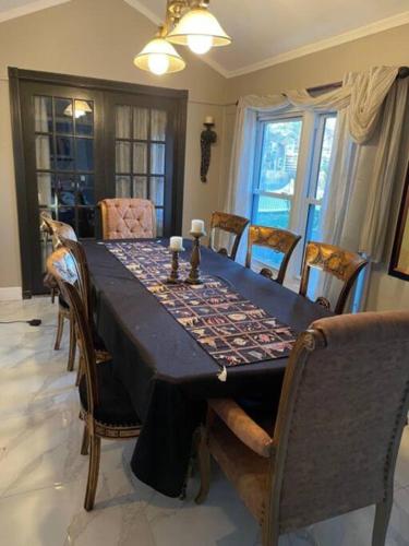 4 Bedroom House-- perfect for families, near the beach! in Glen Cove, USA