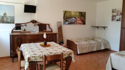 Case in campagna con piscina a Todi (monolocale), Todi (foto 4)