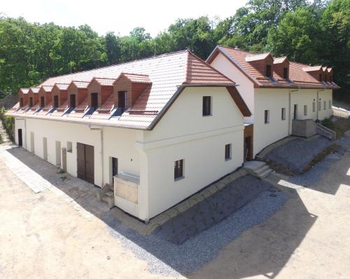 . Zámek Castle Račice - Podzámčí Undercastle