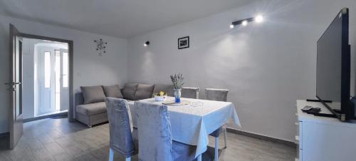 Iekārtas, Apartment Z in Zlarin