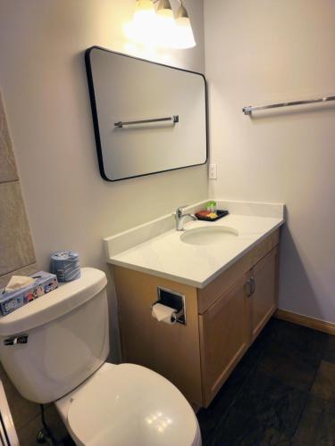 One-Bedroom Suite with Spa Bath image 9