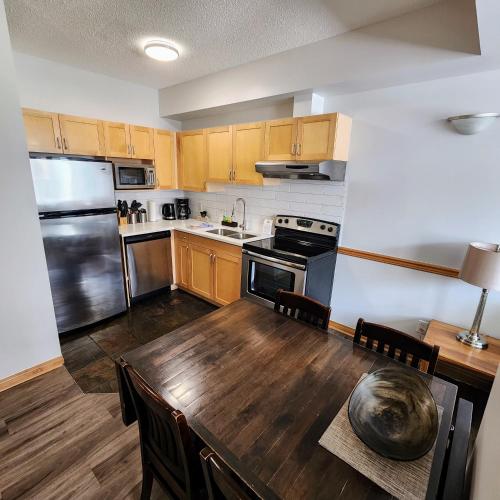 Two-Bedroom Suite with Spa Bath image 5