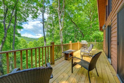 Mountain-View Robbinsville Cabin with Hot Tub! in Robbinsville, USA