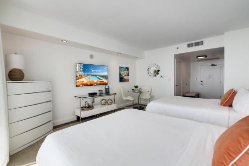 Ocean Million Dollar View Studio + Balcony #3 - image 14