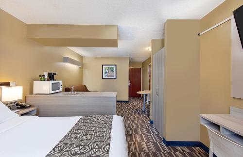 Microtel Inn & Suites by Wyndham Dry Ridge - image 6