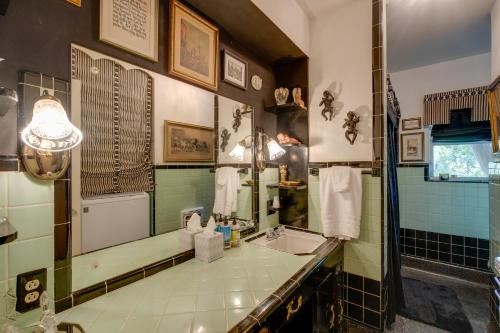 Eclectic San Antonio Home with 2 Patios 5 Mi to Dtwn - image 11