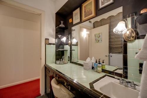 Eclectic San Antonio Home with 2 Patios 5 Mi to Dtwn - image 12