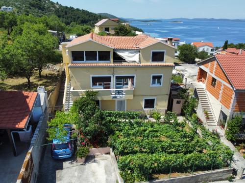 Apartments with a parking space Sali Dugi otok - 16324 