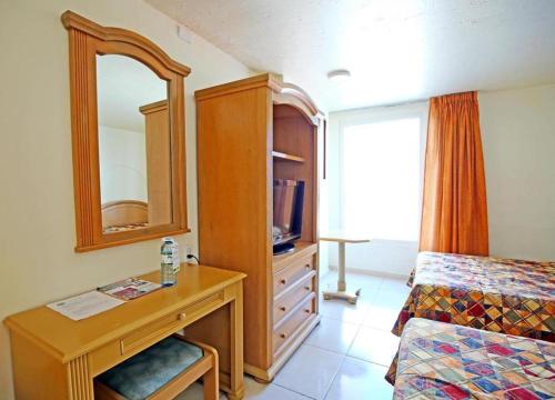 Double Room with Two Double Beds image 4