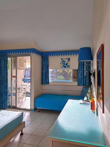 STUDIO FONCTIONNEL dans HOTEL CARAYOU SPA PISCINES 4