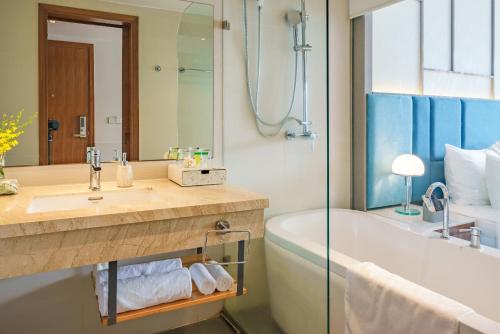 room detail thumbnail 2