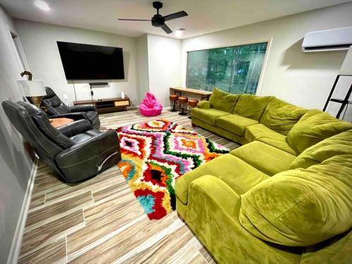 Super Spacious, Pet Friendly, 4bd 3bth Relaxing Getaway on Lake Hamilton in Hot Springs, USA
