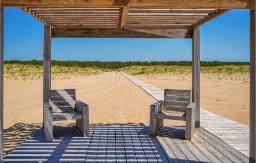 Cozy Home In La Faute-sur-mer With Outdoor Swimming Pool