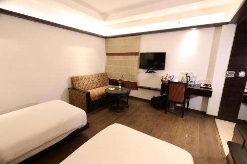 Hotel Godwin Deluxe -Near New Delhi Railway Station - Paharganj