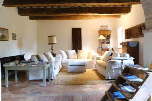 ห้องส่วนกลางสำหรับนั่งเล่น/ดูทีวี, Il casale del Duca in อูรบิโน