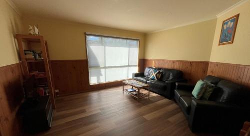 Roydon Island Retreat - image 4