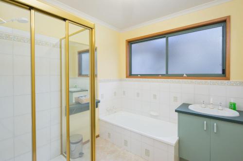 Three-Bedroom House image 1