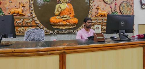 OYO Flagship On The Way Hotel