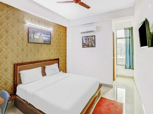 Hotel Noida Continental at Noida City Center