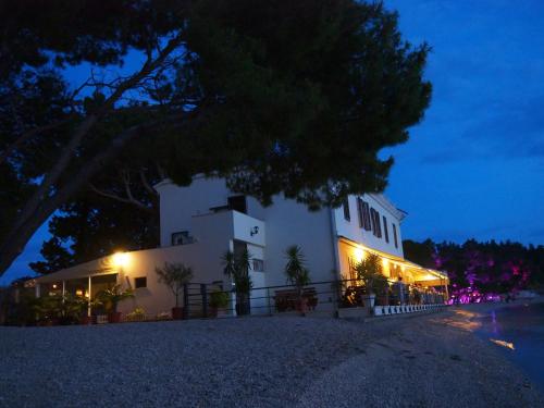 外部景觀, Beach rooms Riviera - Žuta Kuća (Beach rooms Riviera - Zuta Kuca) in 馬卡爾斯卡市中心