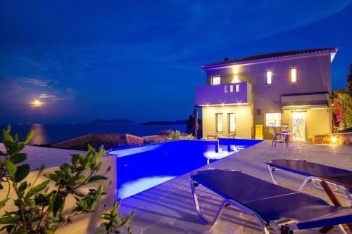 Villa Arkoudi with sea view pink pong table field of pétanque and cinema