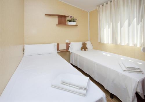 La Siesta Salou Resort & Camping Stop at La Siesta Salou Resort & Camping to discover the wonders of Salou. Offering a variety of facilities and services, the property provides all you need for a good nights sleep. Service-minded st