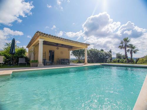 Плувен басейн, Villa Syracuse - Chambre privée avec piscine et jardin (Villa Syracuse - Chambre privee avec piscine et jardin) in Коголин