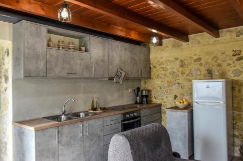 Maria's cottage house in Episkopi