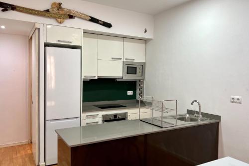 Centric 2Bed Apt with a private lovely terrace - main image