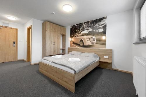 HOTEL DOUBLE RED CARS Museum obrázok