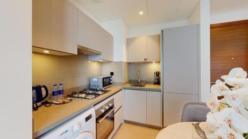 Primestay - Stylish 1BR in Creek Vista Reserve Al Meydan - image 2