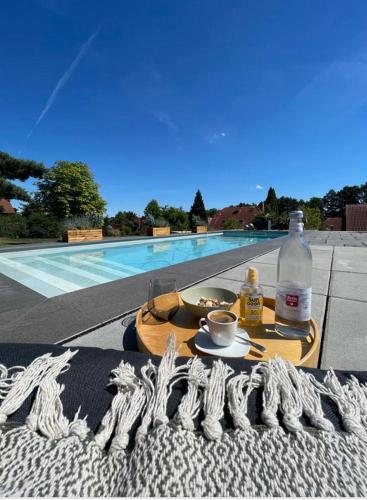 Einzigartiges Haus mit Pool großem Garten und Kamin