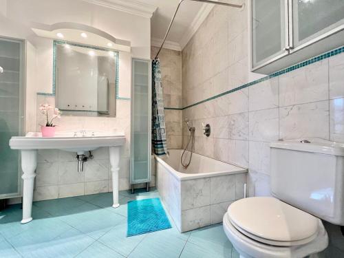 Exclusive Colourful Flat in the city, Budapest (photo 10)