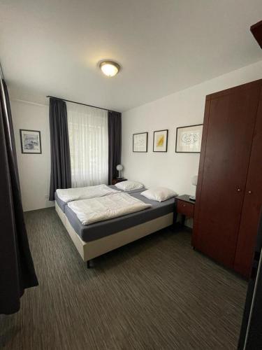 3 bedrooms, 4 beds