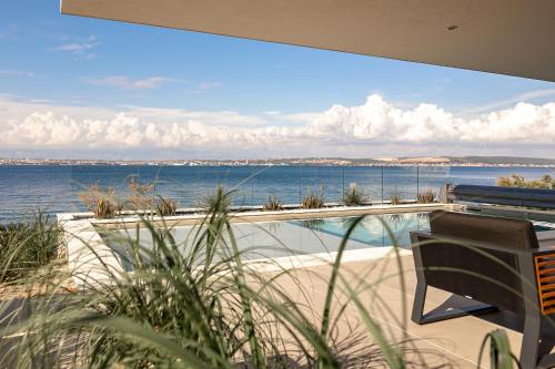 Villa Infinity - Luxurious seaview Villa with enchanting Pool, Kali (foto 4)