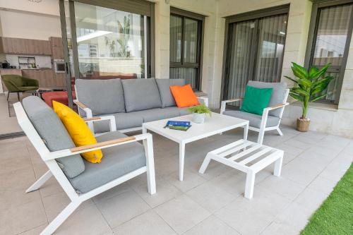 Balcony/terrace, Achziv on the beach Apartment in Nahariya