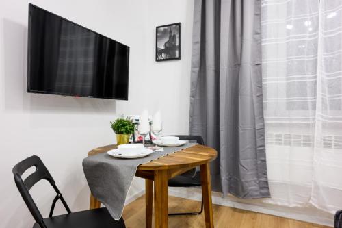 Cracow Rent Apartments - spacious apartments for 2-7 people in quiet area - Kolberga Street nr 3 - 10 min to Main Square by foot