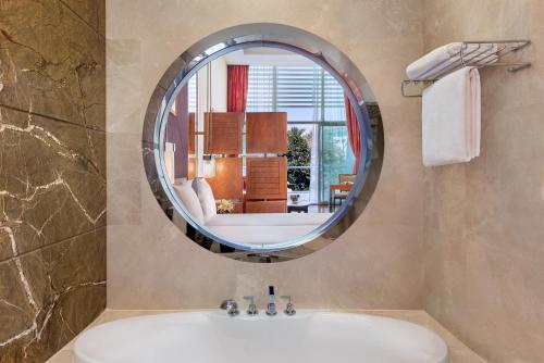 room detail thumbnail 2