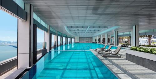 Swimming pool, JW Marriott Hotel Shenzhen Bao'an in Bao'an District