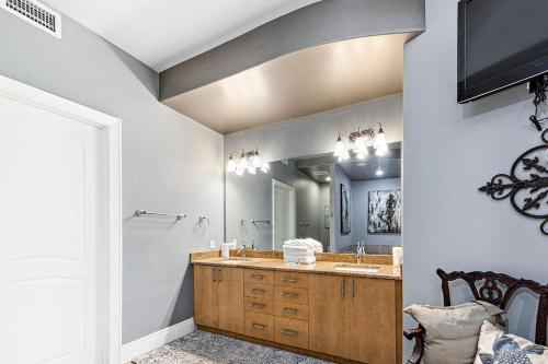 Turquoise Place Unit 2205D - image 10