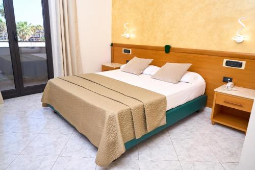 room detail thumbnail 1