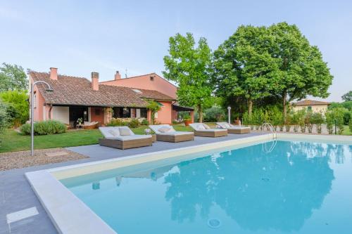 Cà Uvenere, Modern Farmhouse with Pool