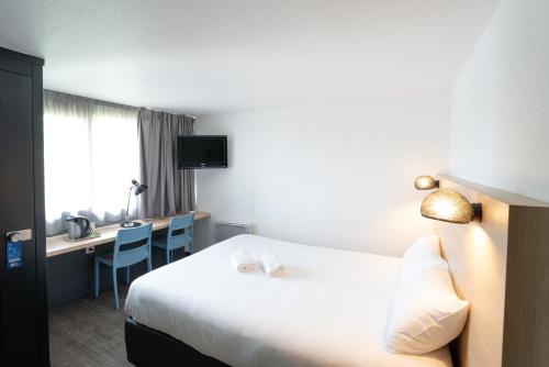 1 double bed, 2 twin beds