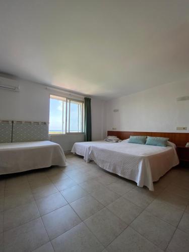 Hostal Blayet - Hostal Automatizado Room Type - Quadruple Room with Sea View